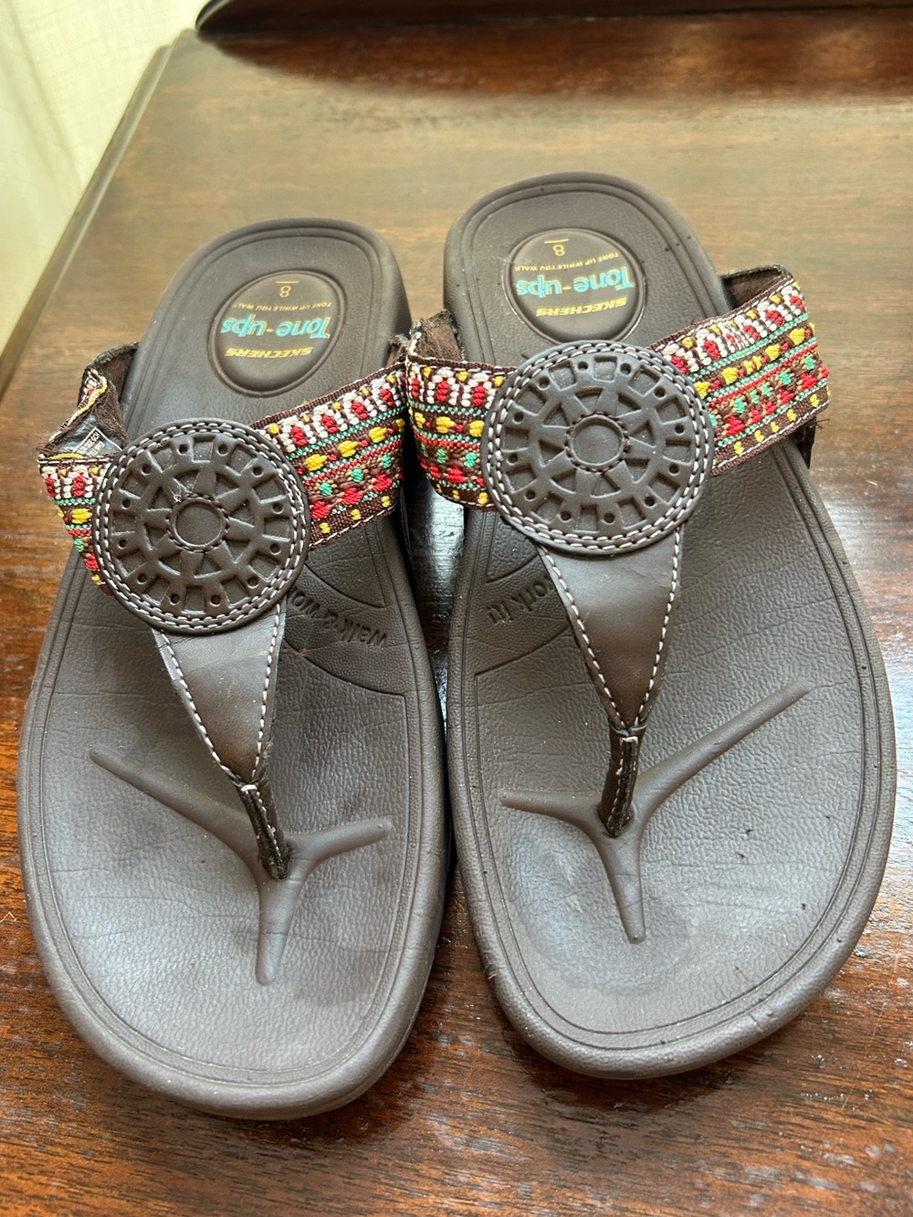 Skechers 8 Women’s Tone Ups Brown w/Colorful Strap Thong Sandals Flip Flops GOOD